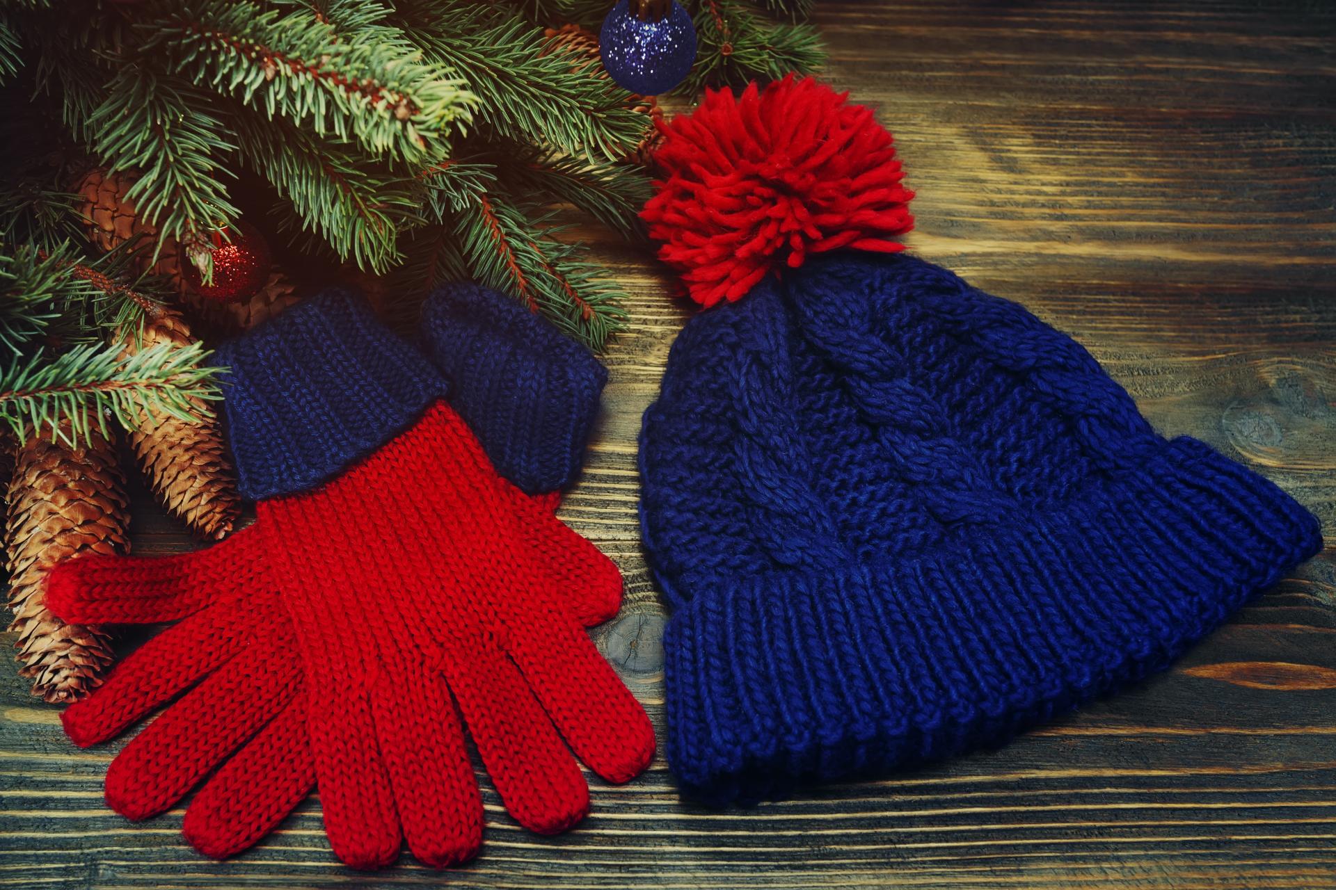 Red & Blue winter cap and gloves